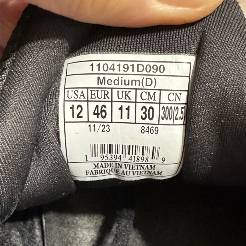 Brooks Glycerin 21 Black and White Athletic Shoes